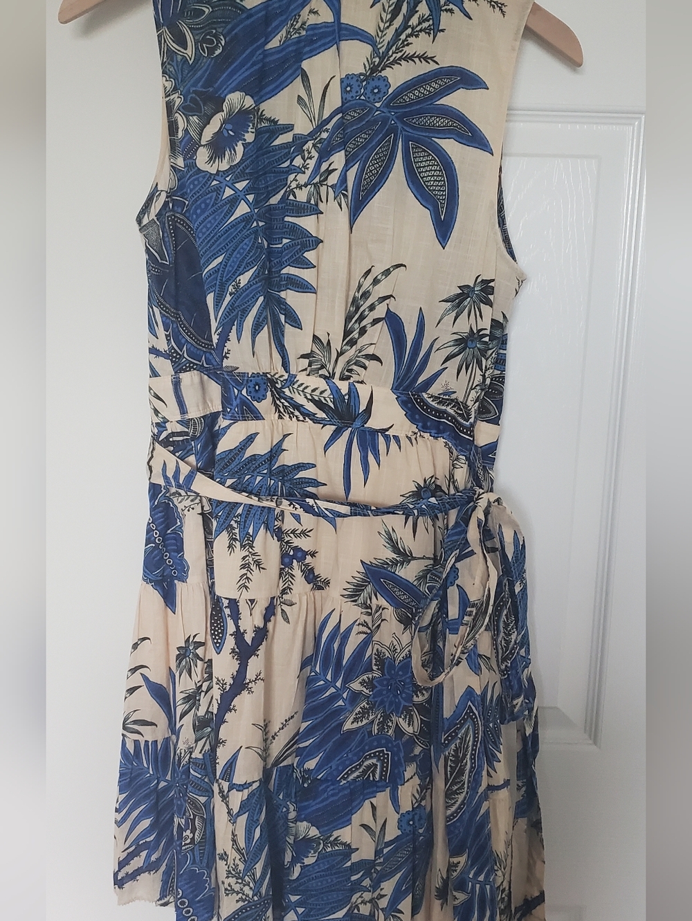 Like New Banana Republic Dress Size Small - Picture 2 of 4